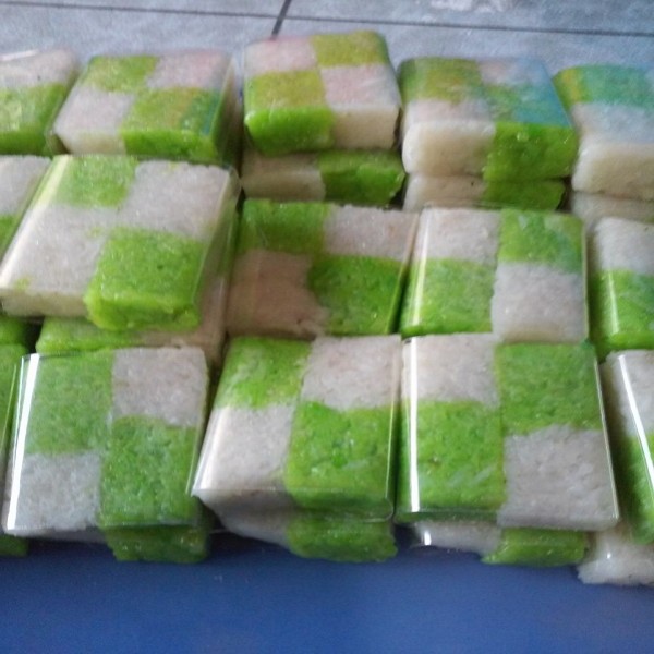 Ketan Dwi Warna
