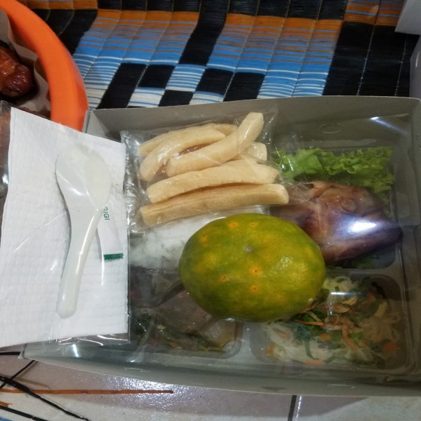 Nasi Box Ayam Bacem & Daging