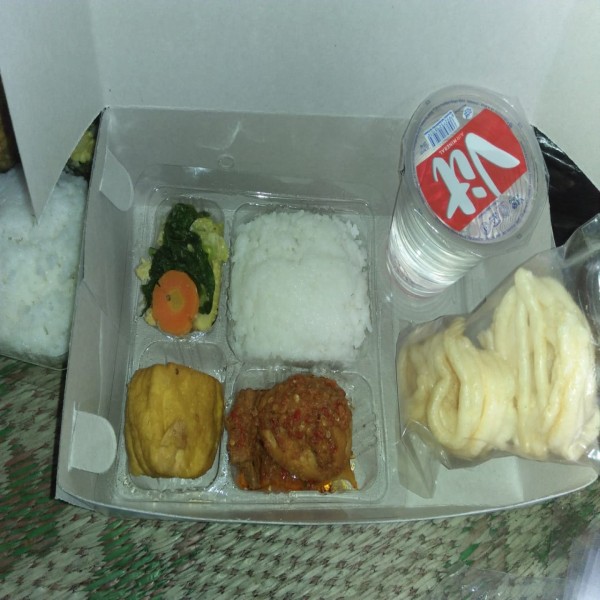 NASI BOX BALADO TELUR