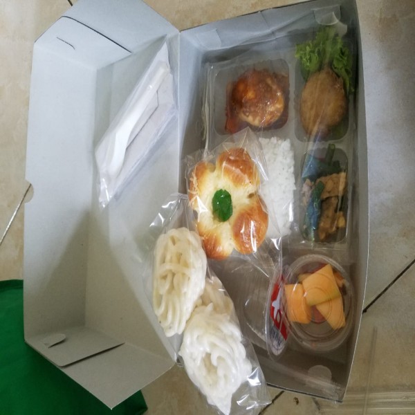 NASI BOX BALADO TELUR