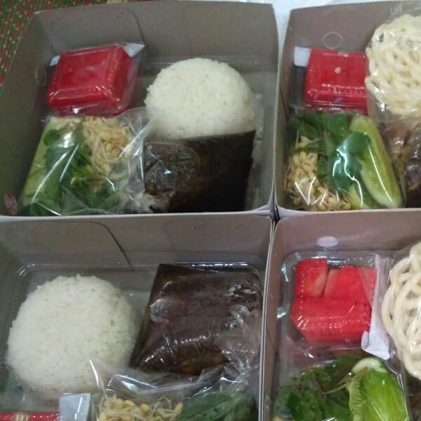 Paket Nasi brongkos