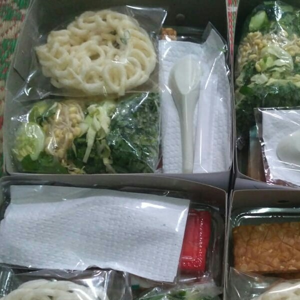 Paket nasi trancam