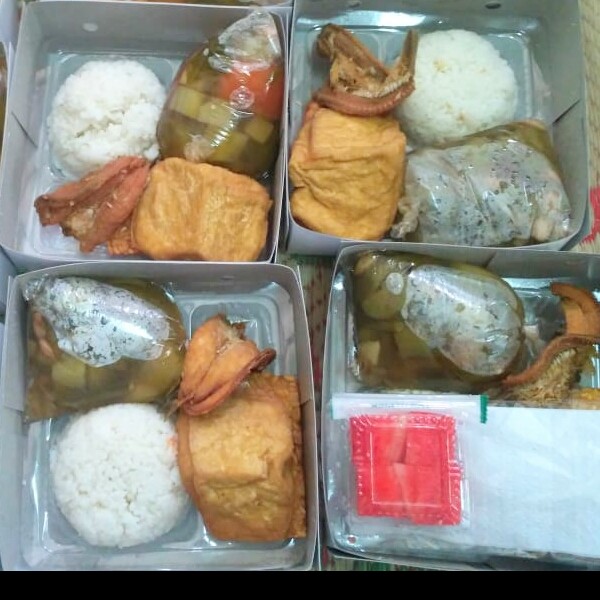 Paket Nasi sayur asem tahu ikan asin sambal terasi tempe goreng krupuk airmineral buah
