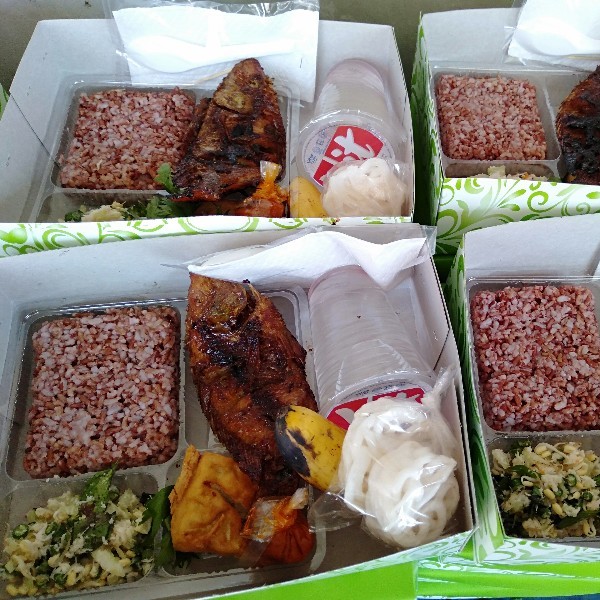 Nasi merah nila