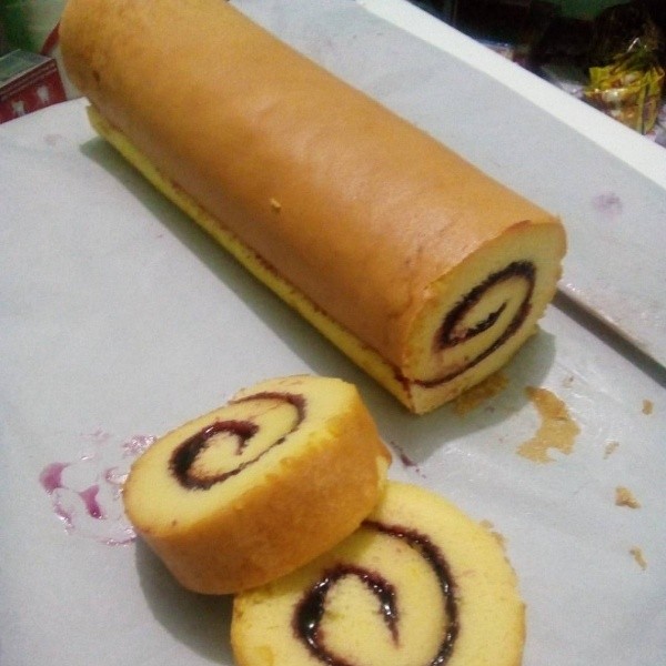 Roll cake