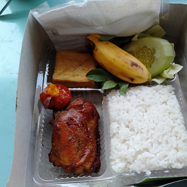Nasi ayam bacem