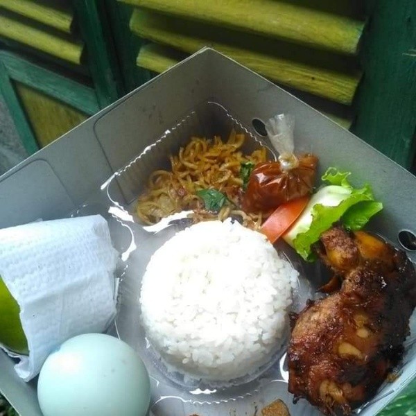 NasiAyambakar
