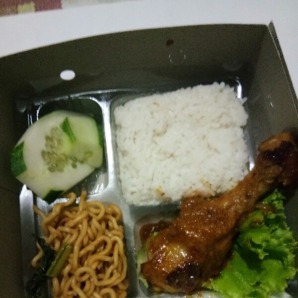 Nasi Lauk Paha 