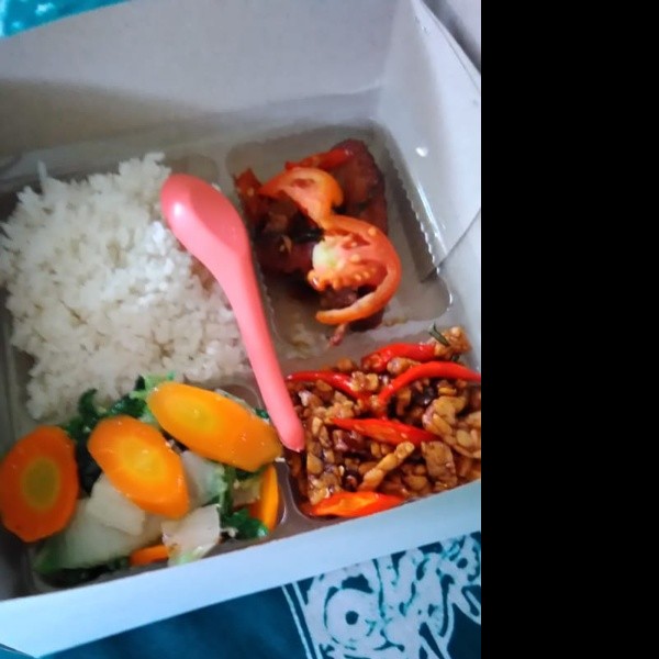 Nasi ayam bacem