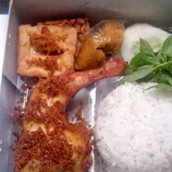 Nasi AyamGoreng