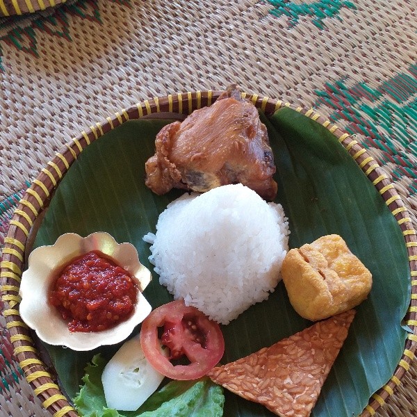 nasi tumpeng