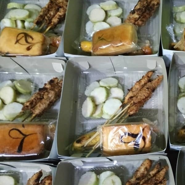 Sate Lontong