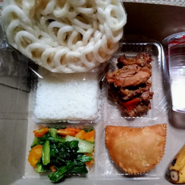 Nasi,ayam,sayur