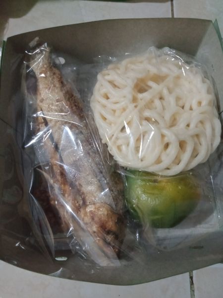Paket nasi pind