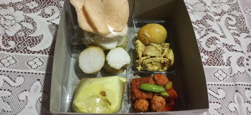 Lontong opor