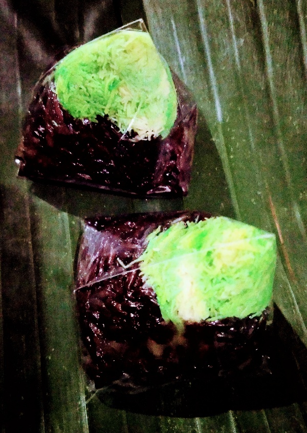Ketan tumpeng.