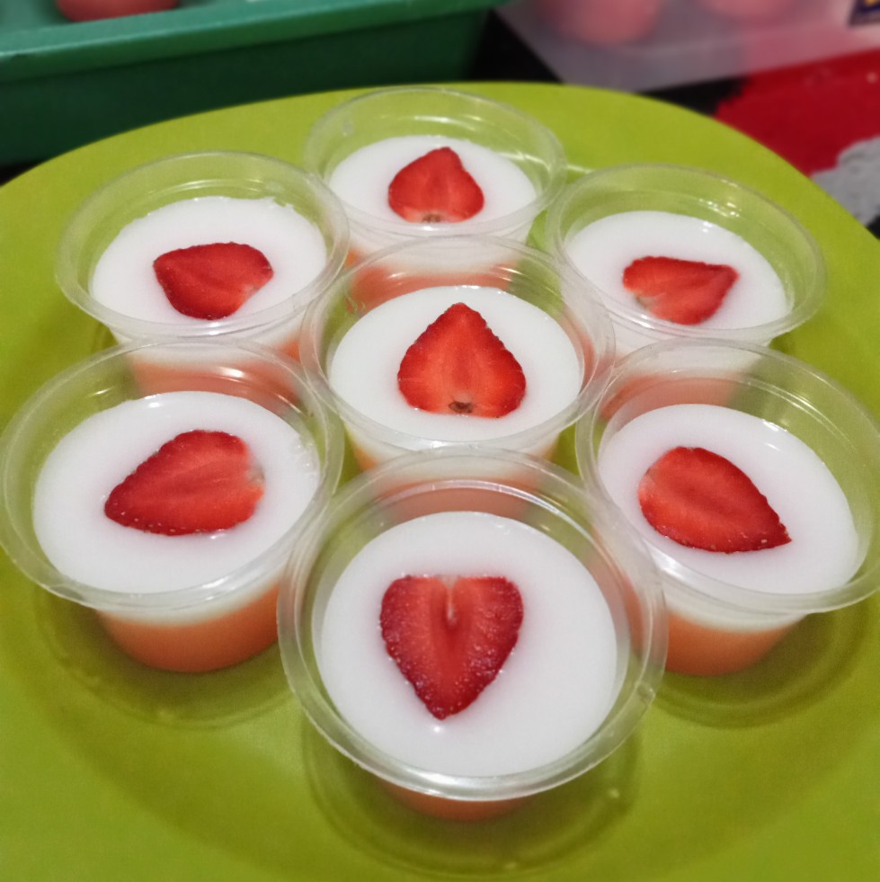 Puding Stroberi