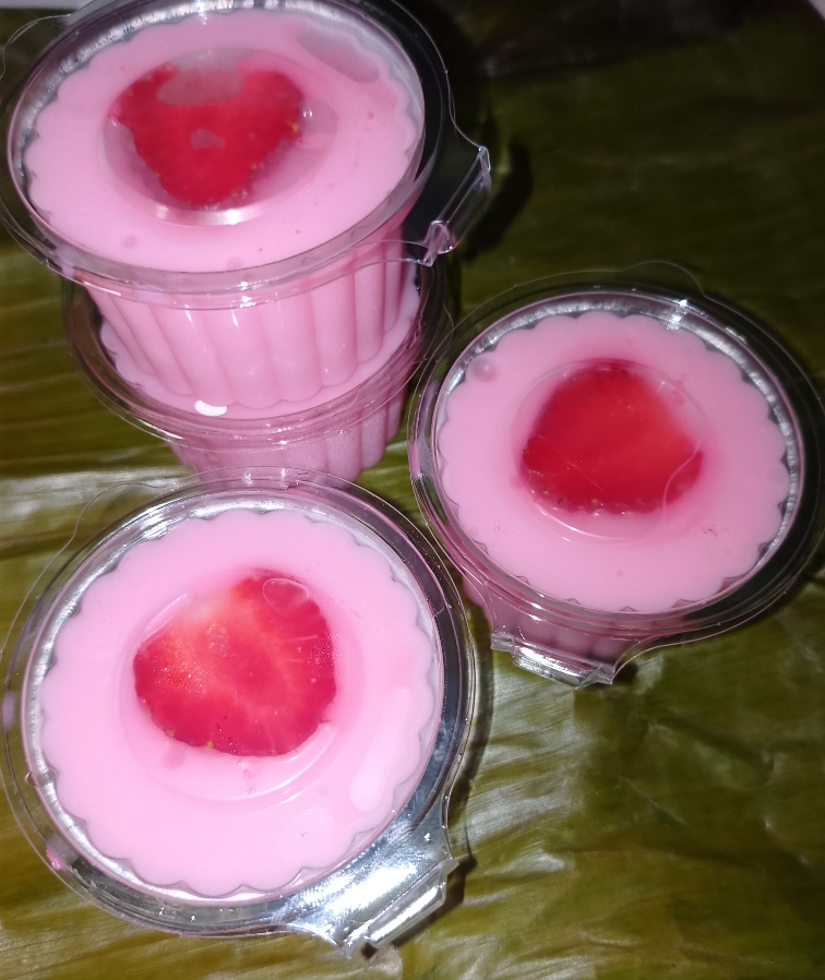 Puding Stroberi