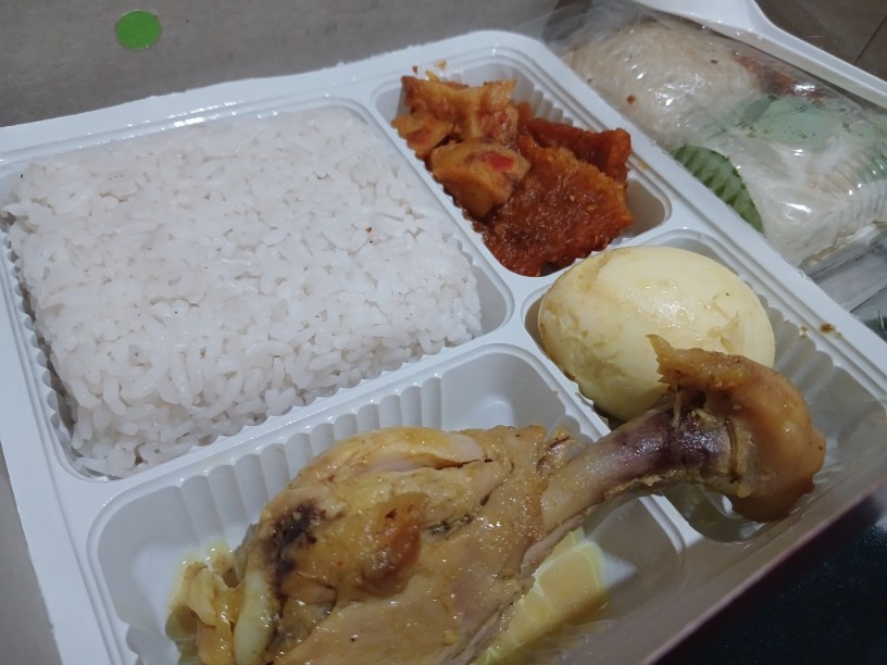 Nasi aym opor