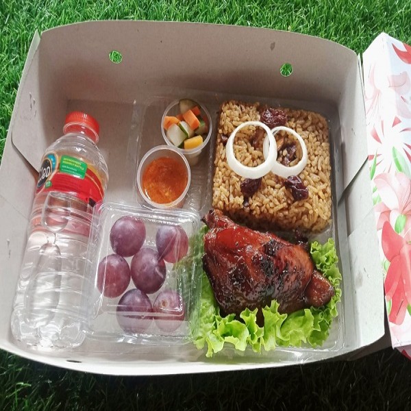Paket Nasi Kebuli Ayam Bakar