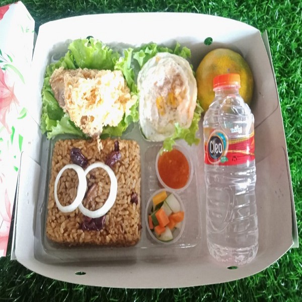 Paket Nasi Kebuli Ayam Goreng + Telur
